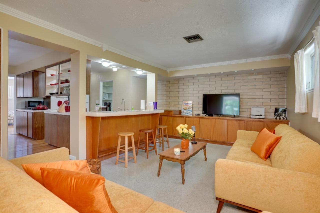 Charming Mid-Century House - Just Steps To Lake! 레이크랜드 외부 사진